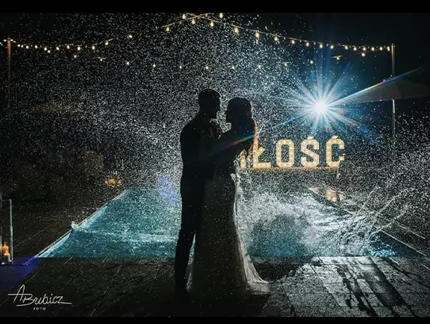 milosc napis para zakochanych